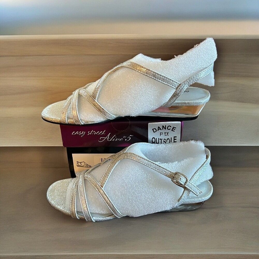 Easy Street Royalty Wedge Sandals Silver Glitter‎ 5 M NEW